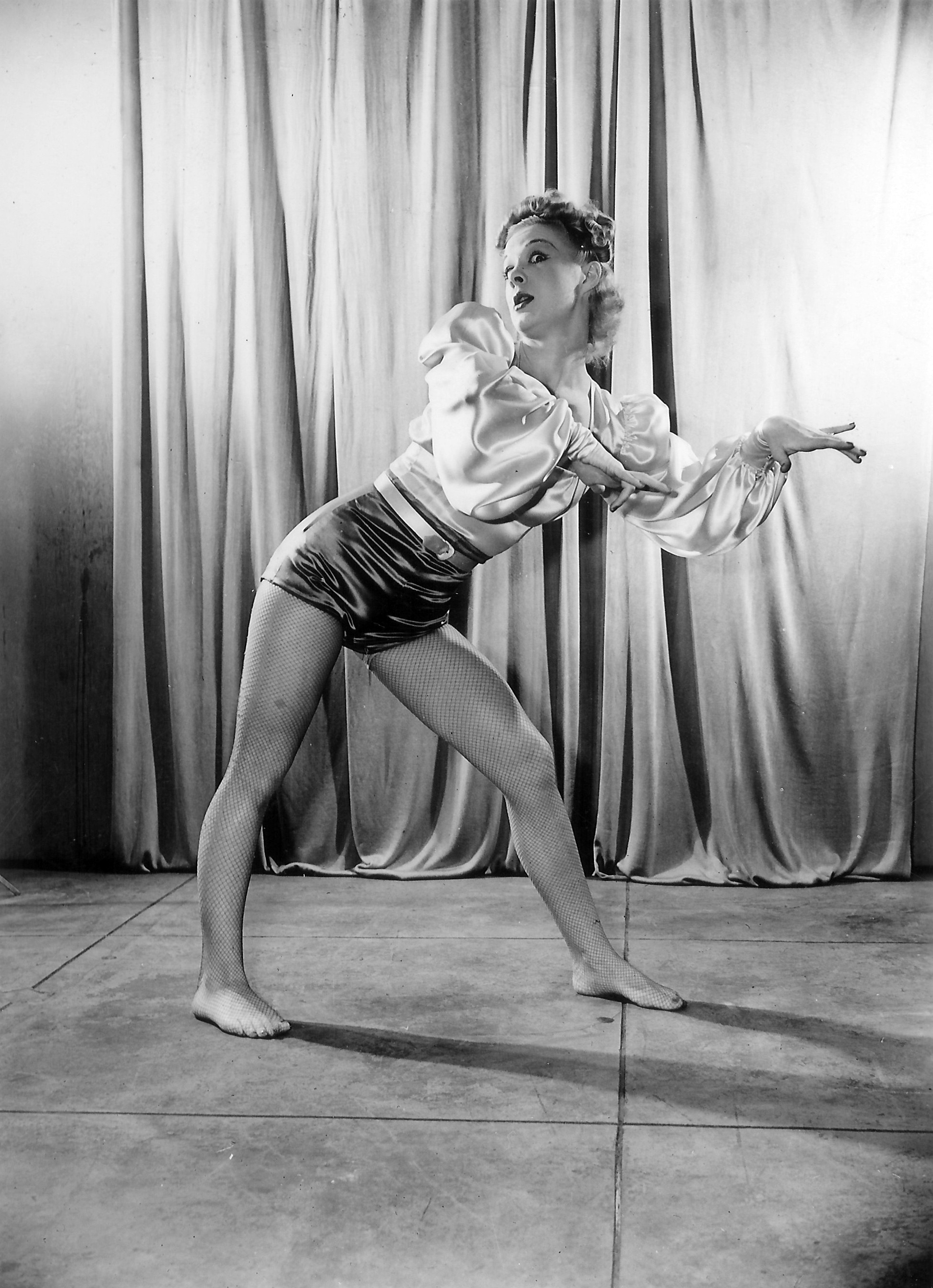 Betty Hutton's Feet1944 x 2682