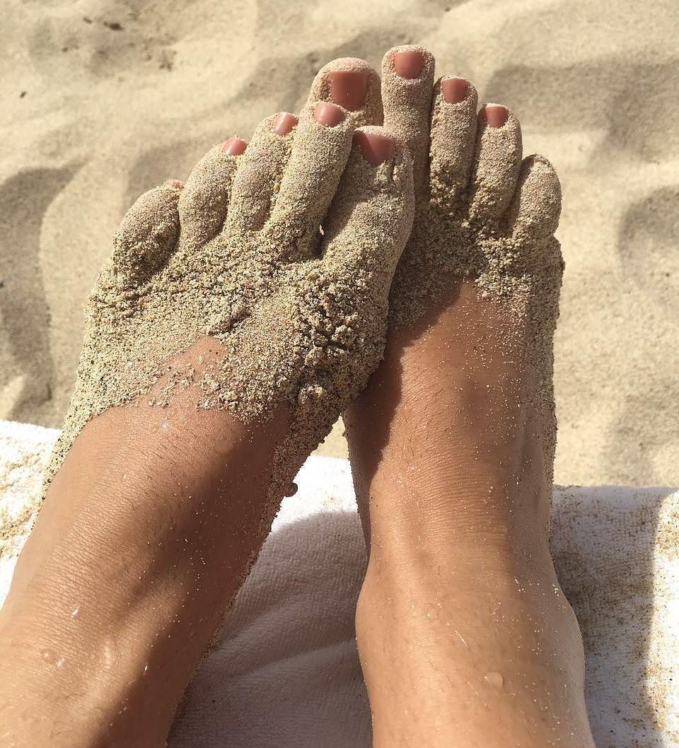 Franciely Freduzeski's Feet