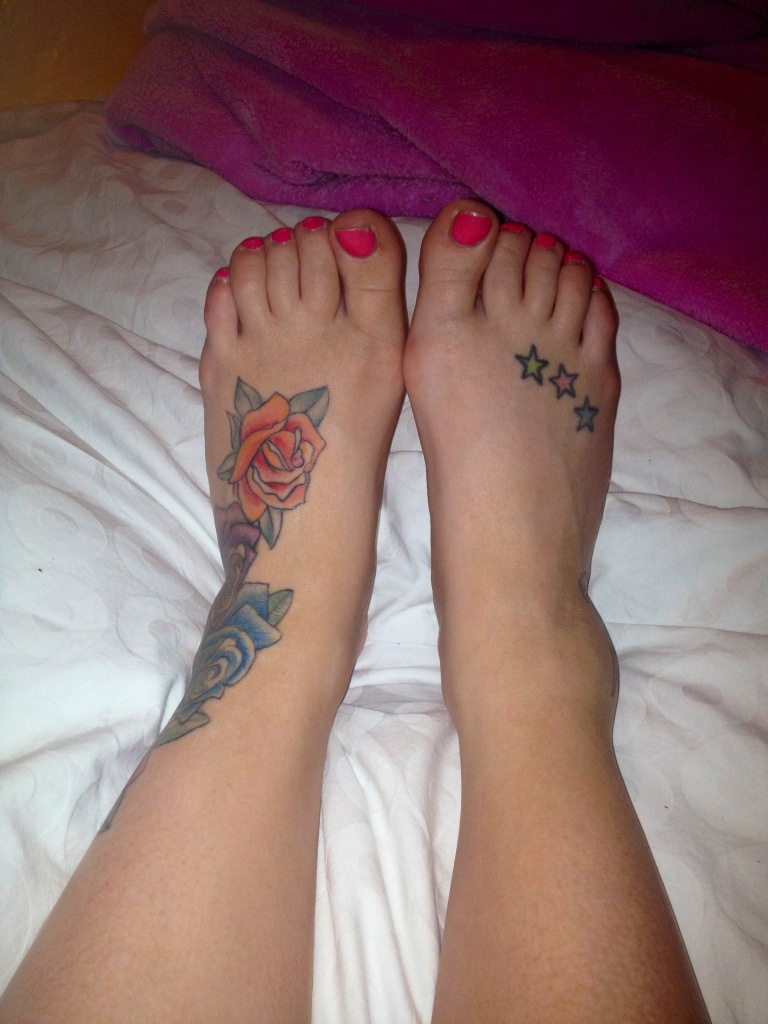 Hollie Jay Bowess Feet 