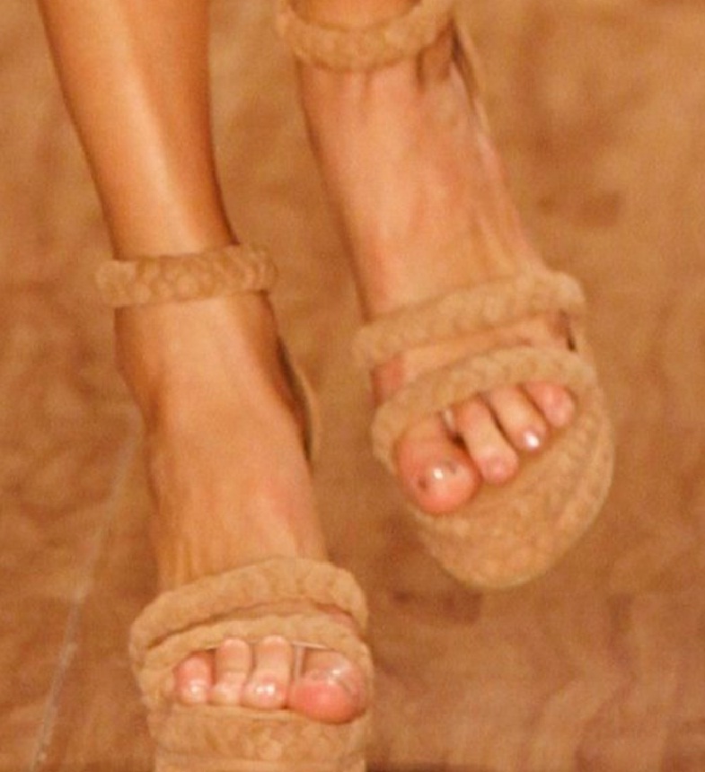 Isabeli Fontanas Feet