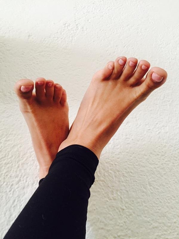 Julianna Guills Feet
