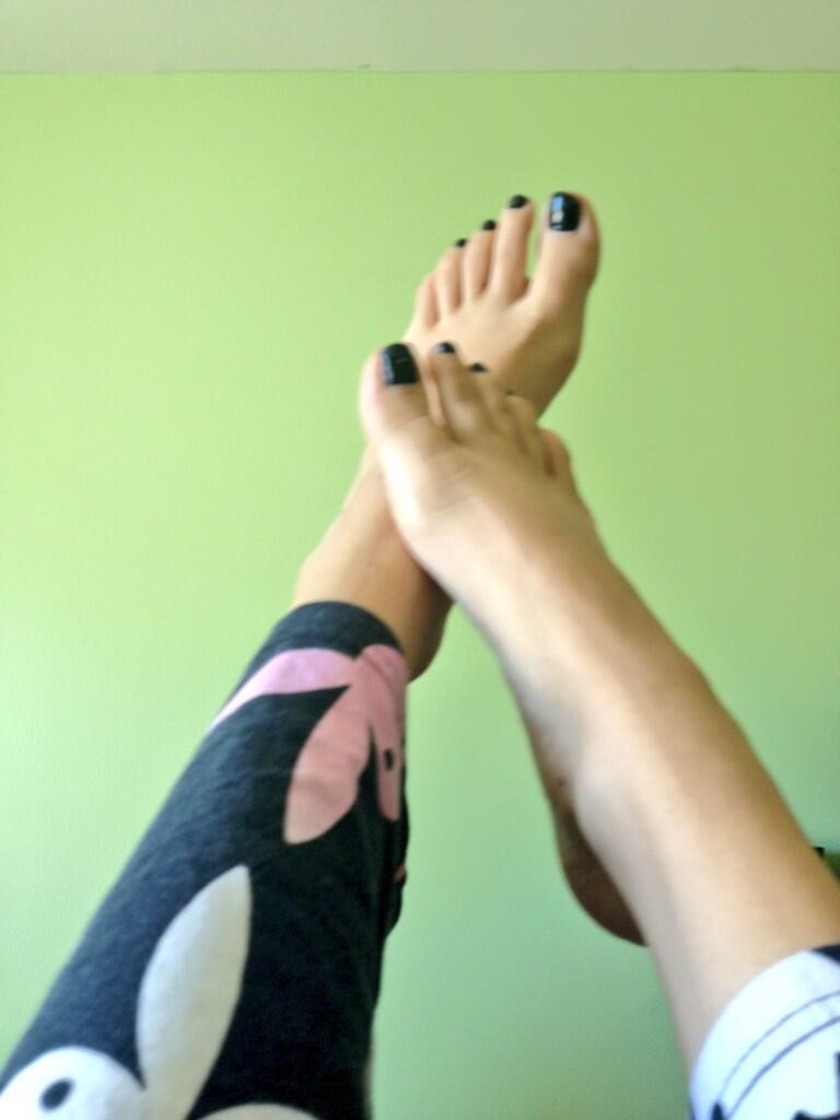 Megan Salinass Feet 9254