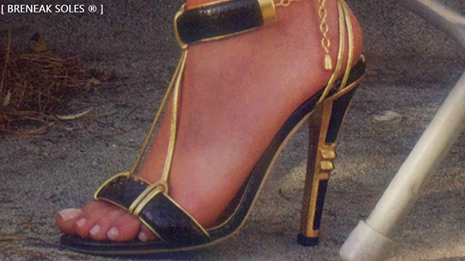 Mila Kunis Bare Feet Pics 49