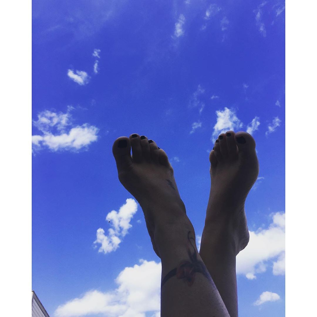 Viviane Araujos Feet