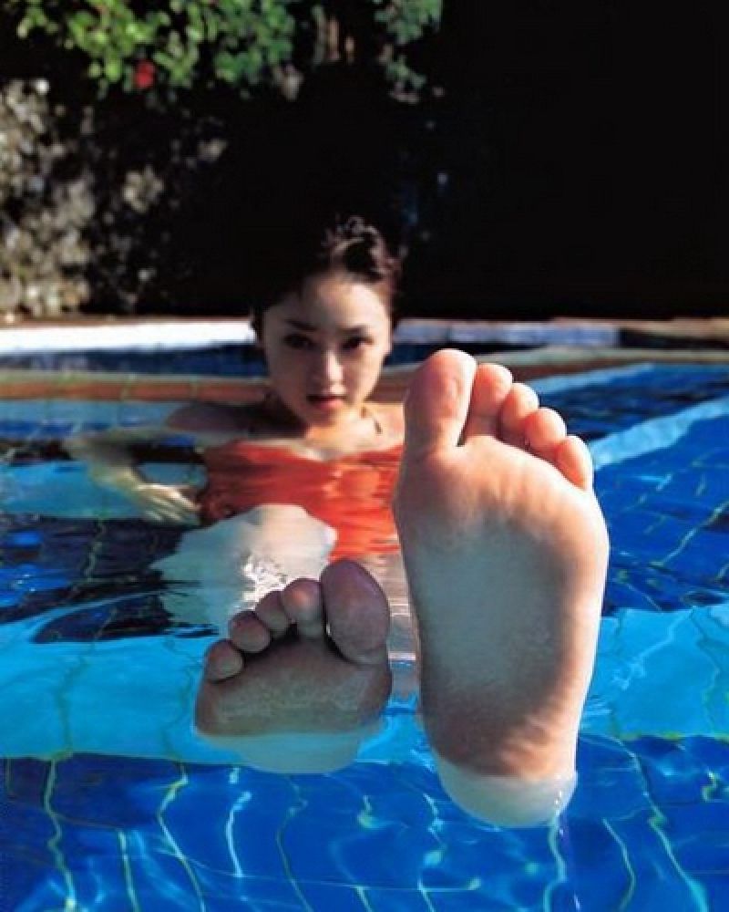 Yumi Adachis Feet