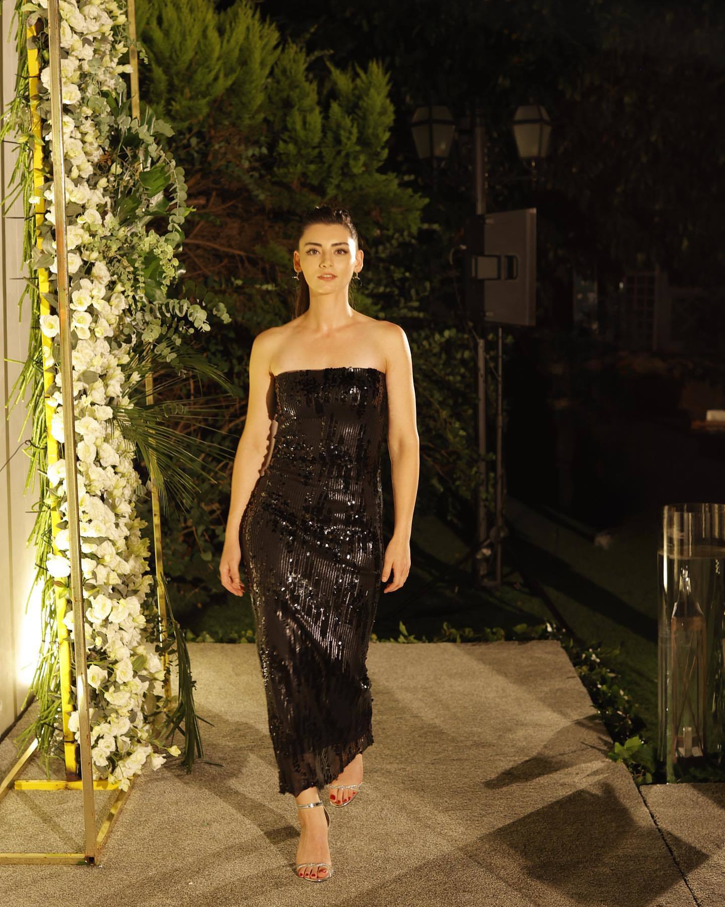 Özge Törers Feet << wikiFeet