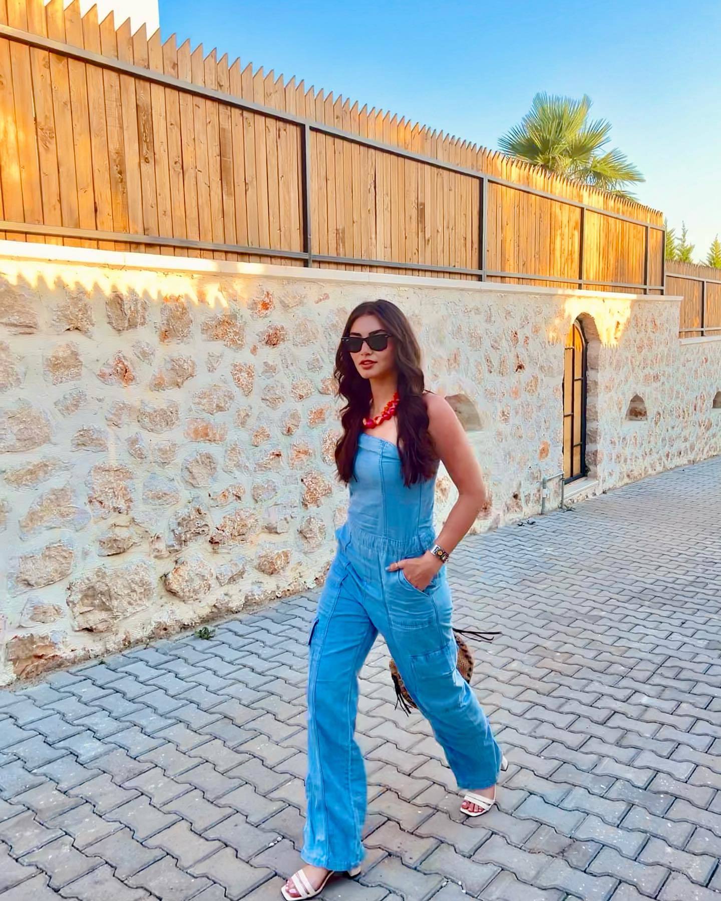 Özge Törers Feet << wikiFeet