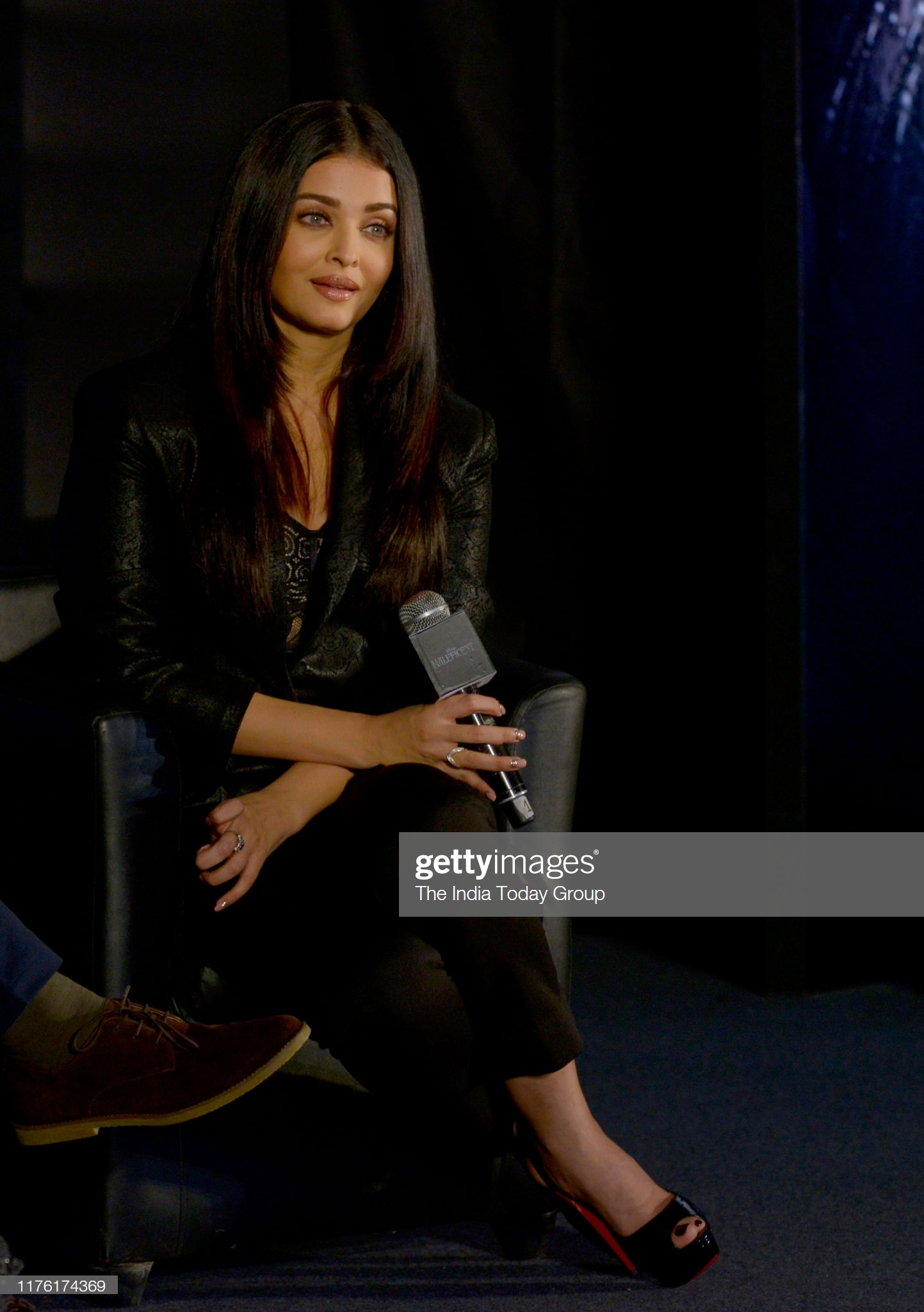 [Image: Aishwarya-Rai-Feet-4571675.jpg]