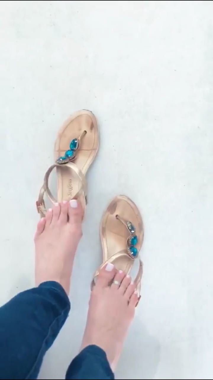 Feet of Alaine Crissiê