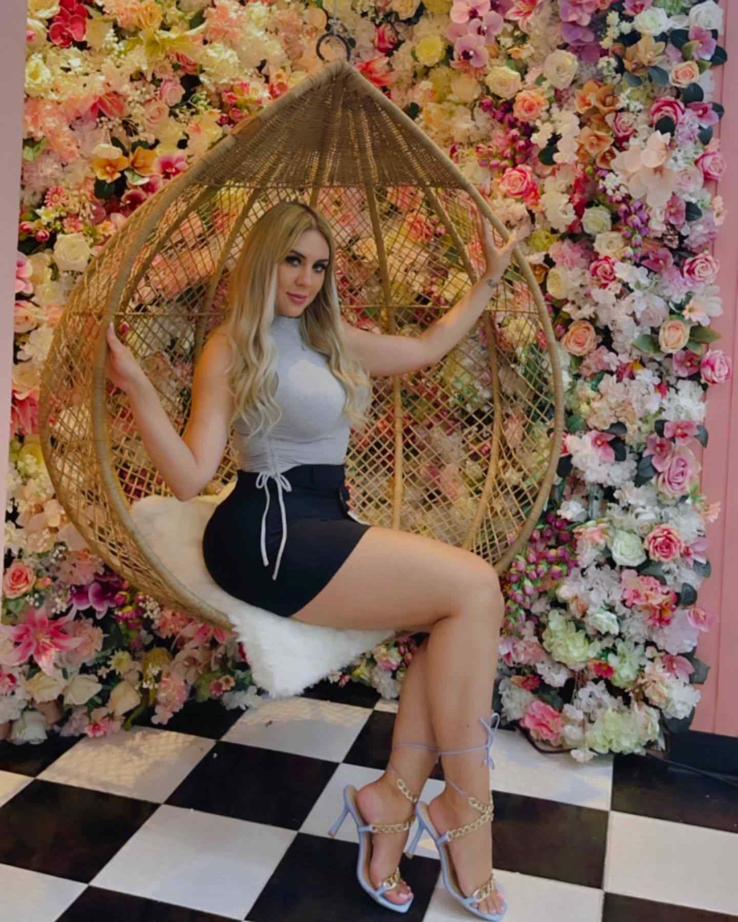 Feet of Alejandra Megan Arévalo