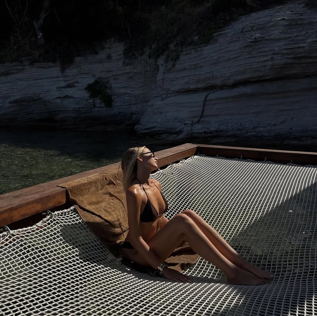 Aleyna Kalaycioglu's Feet.