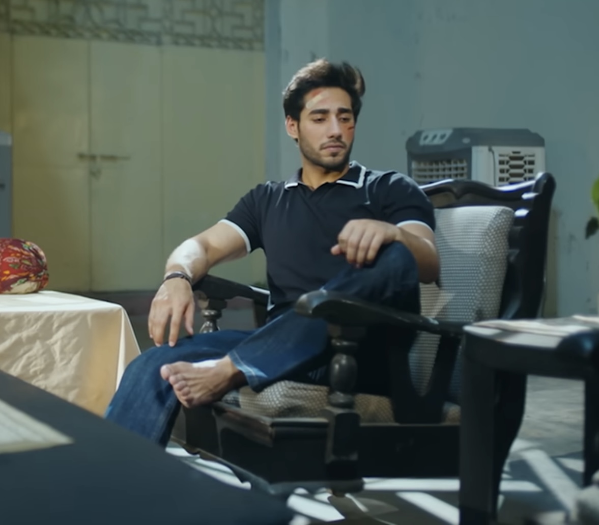 Ali Raza's feet