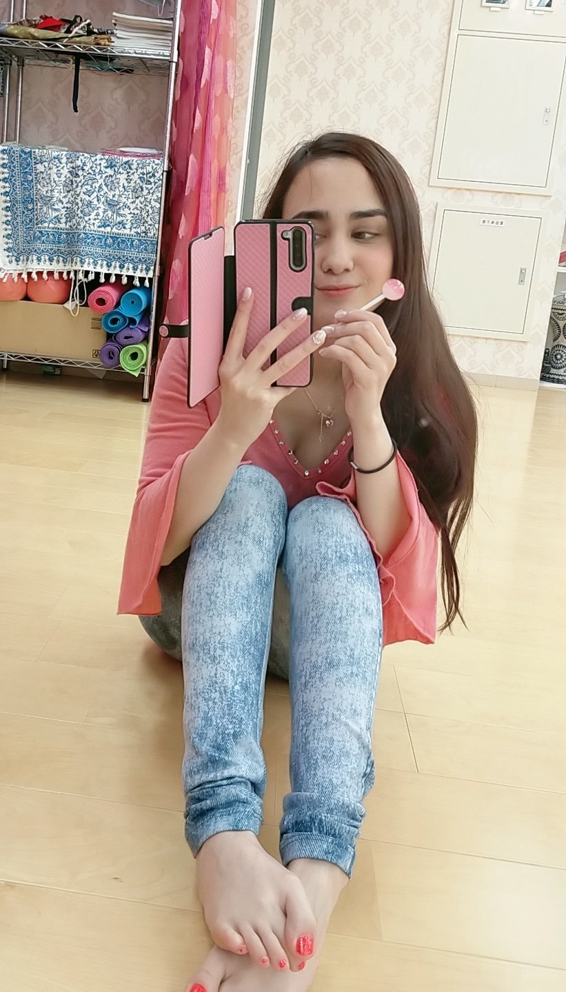 Alice Hernandez's feet