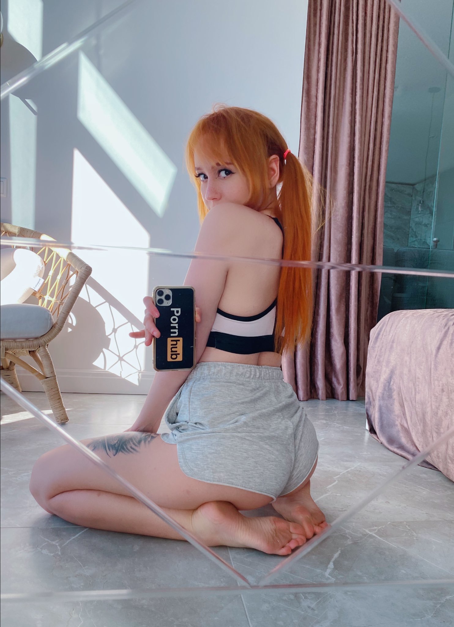 Alice bong video. ALICEBONG lisyanfox. ALICEBONG слив. Alice bong Cosplay. Alice bong Хината.