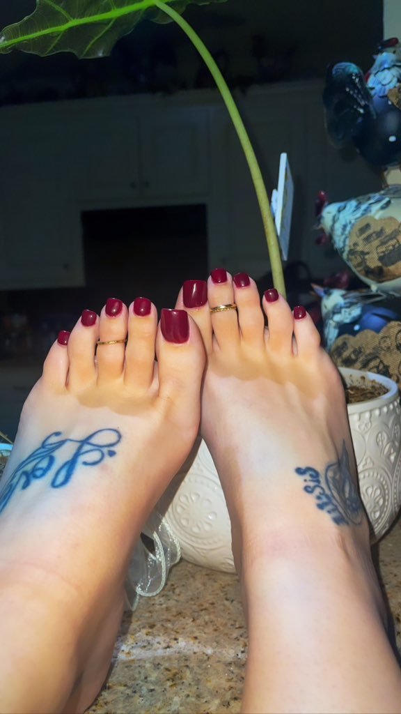 Alisa Arches's feet