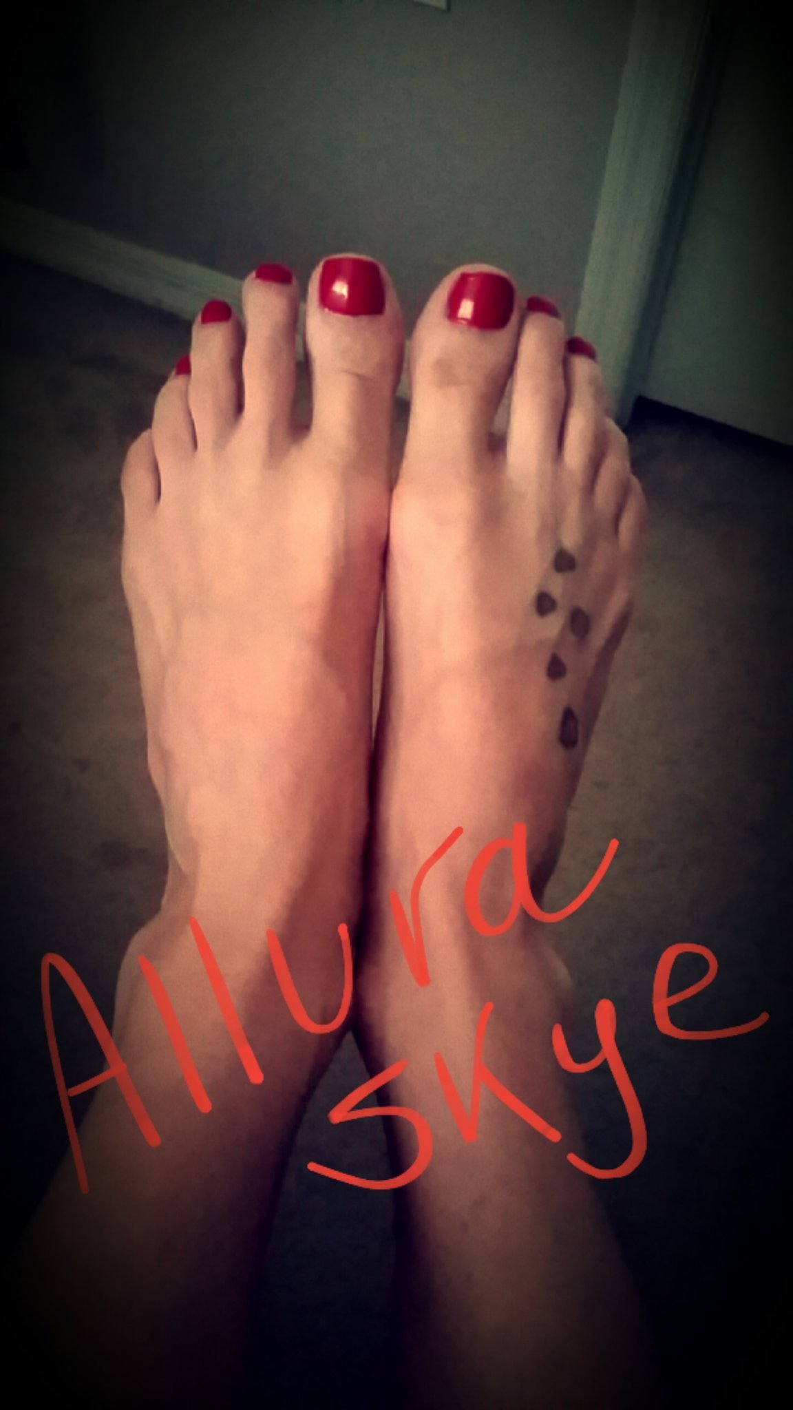 Allura Skye's feet