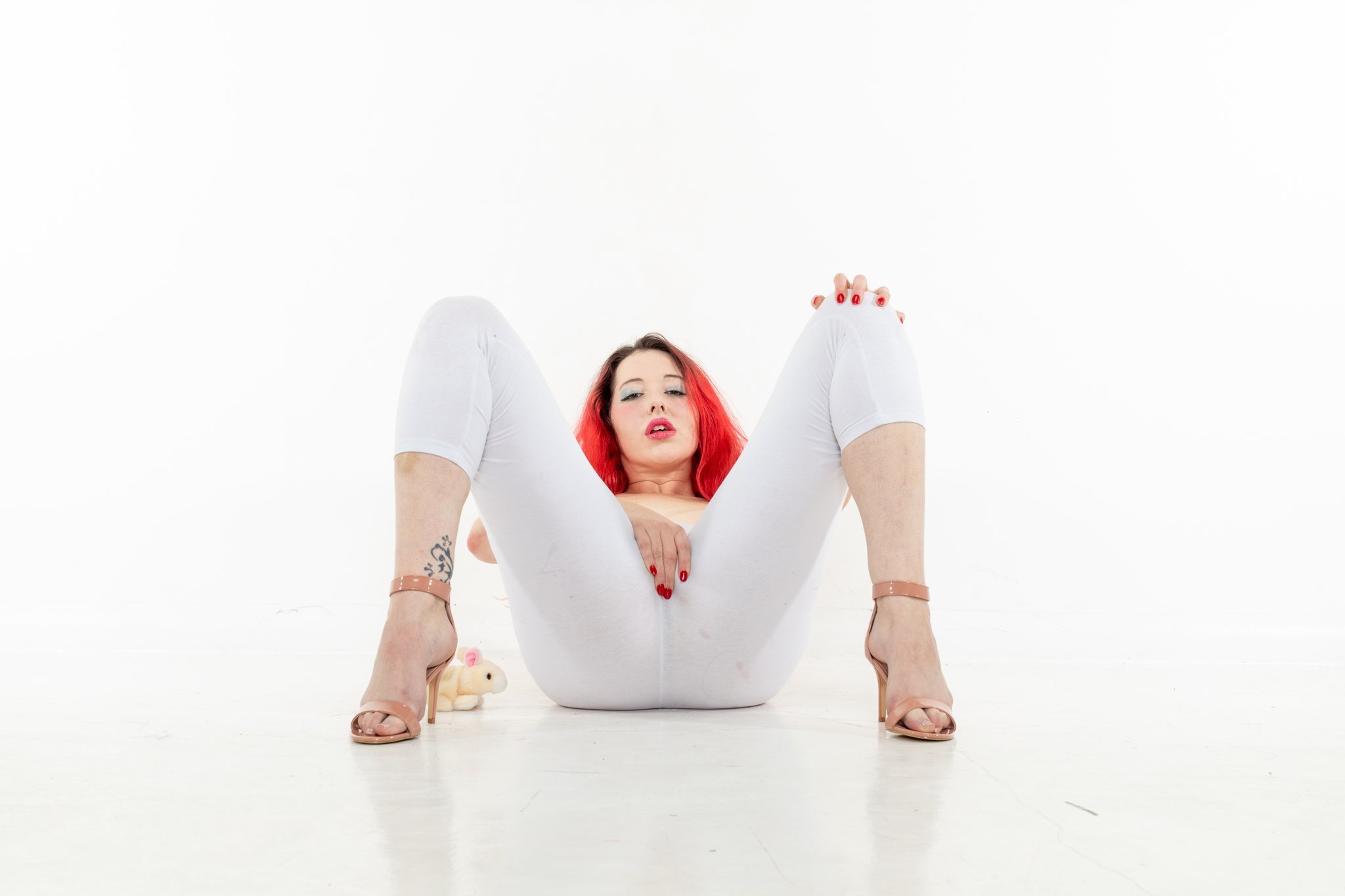 Alora Lux's feet
