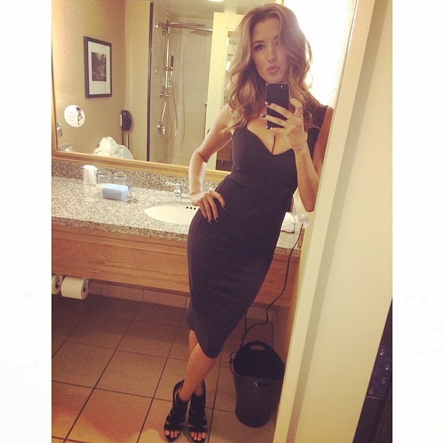 Feet of Alyssa Arcè