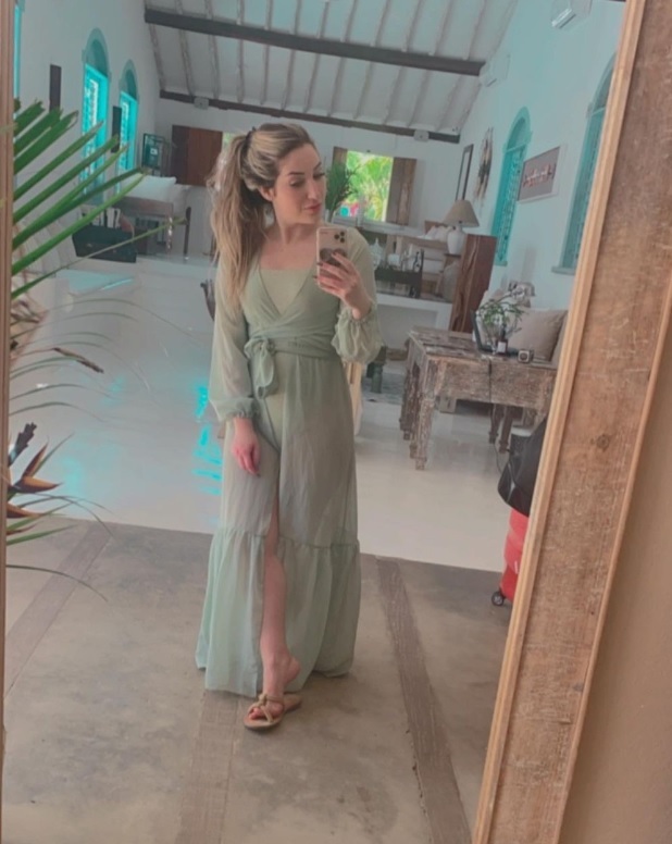 Feet of Amanda Meirelles