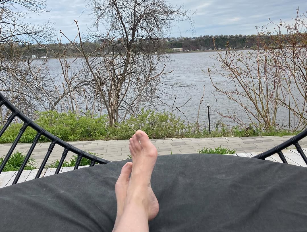 Feet of Anaïs Pellin