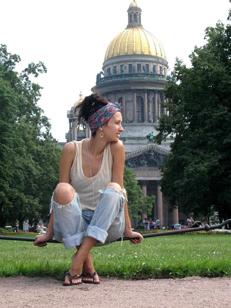 Feet of Anastasiya Tsvetaeva