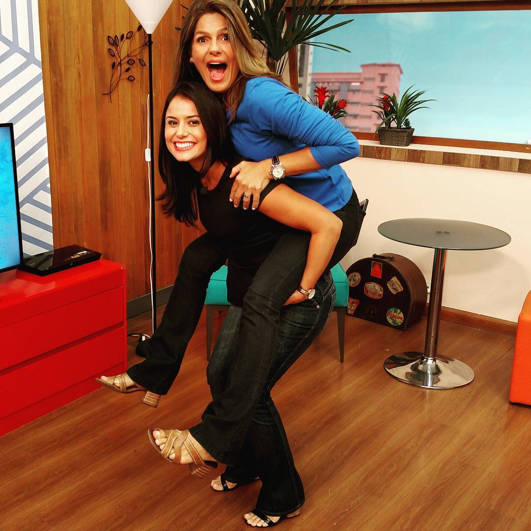 Feet of Andréa Bueno