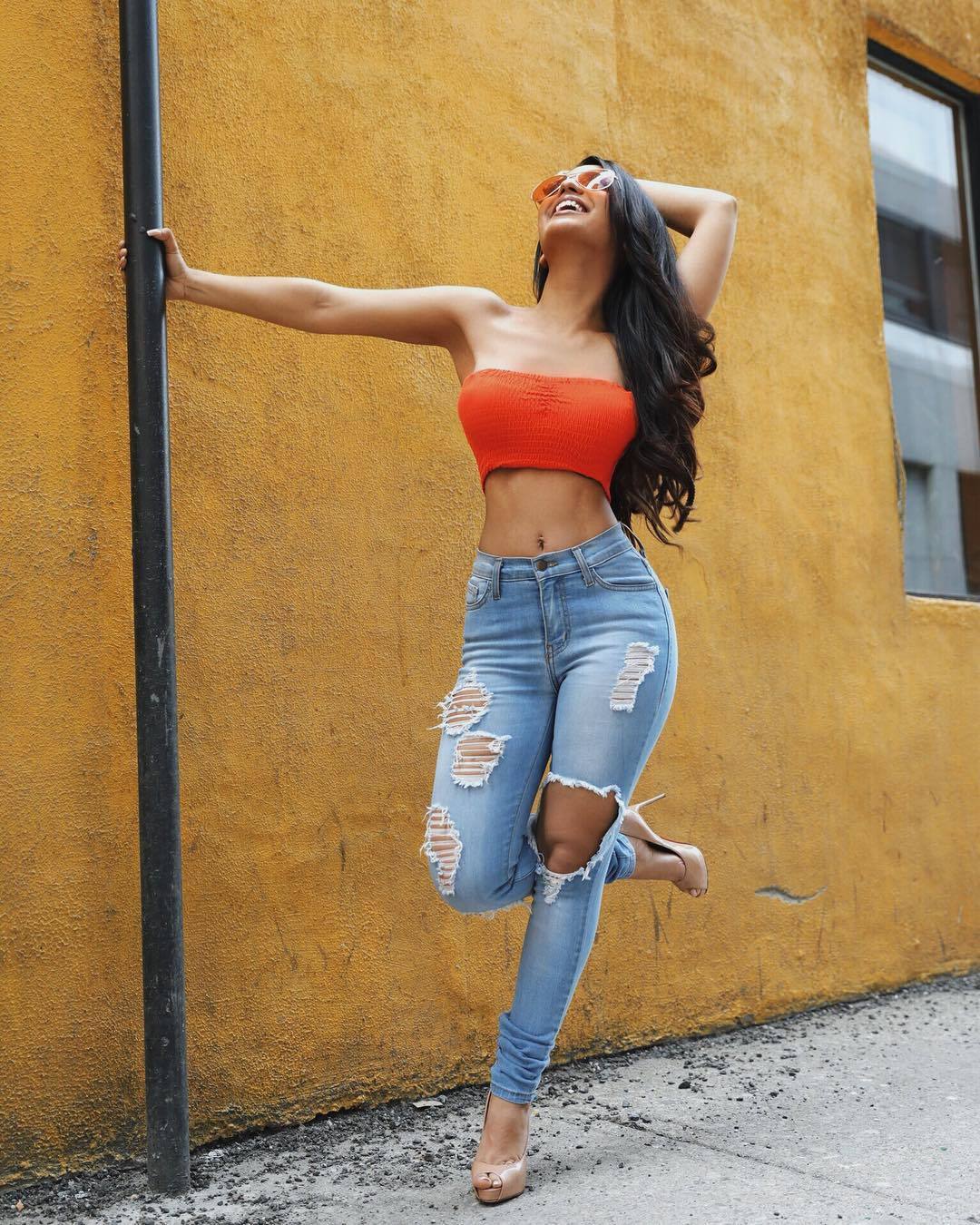 Feet of Aneeqa Farid