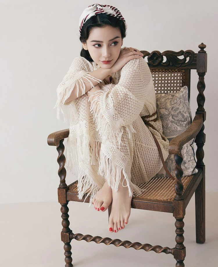 People who liked Angelababy's feet, also liked.