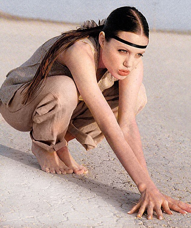 https://pics.wikifeet.com/Angelina-Jolie-Feet-1638591.jpg