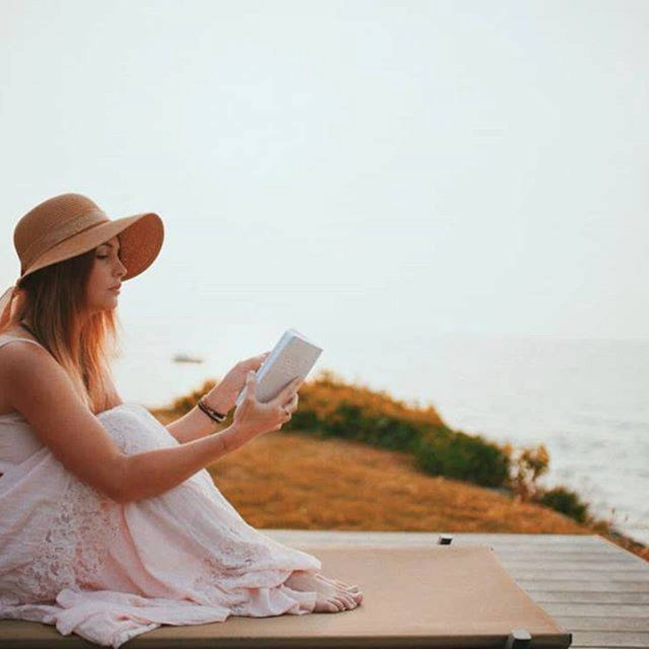 Feet of Angèle Vivier