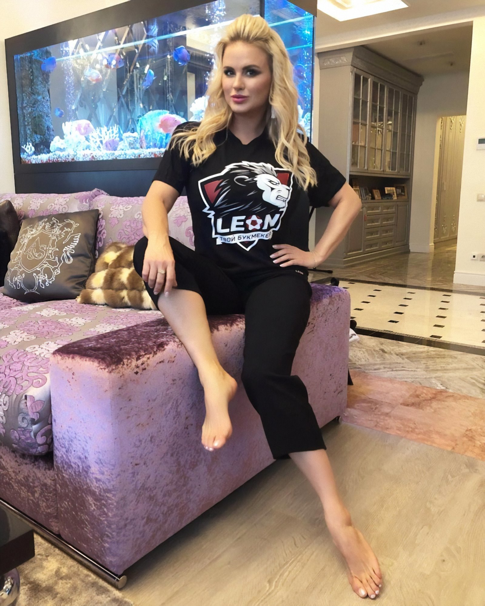 People who liked Anna Semenovich's feet, also liked.