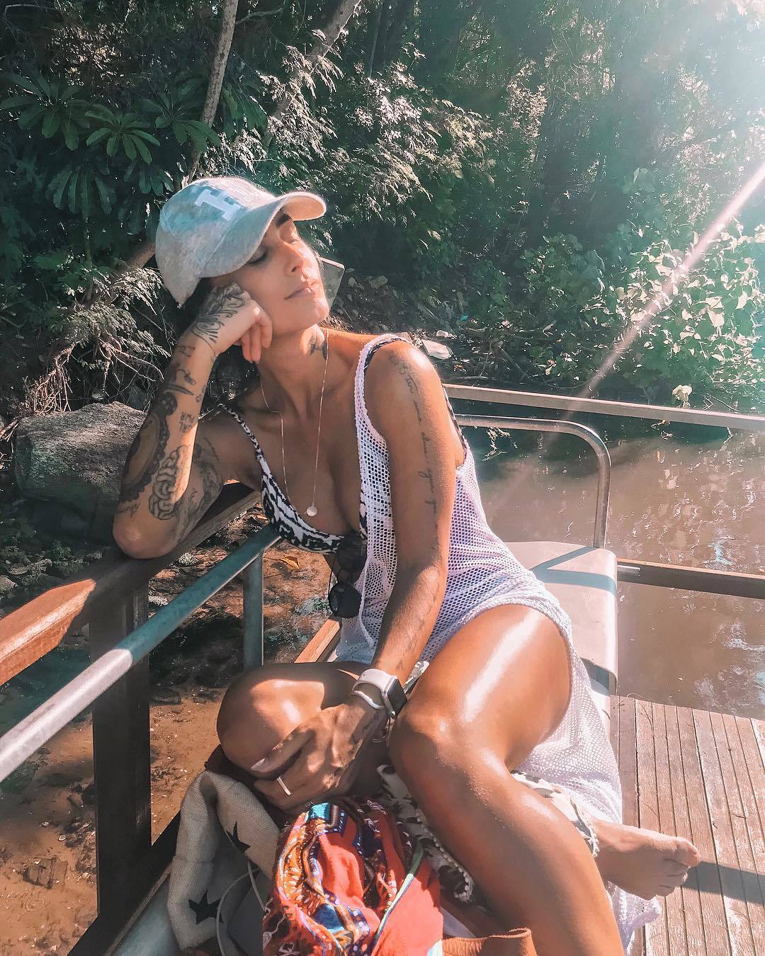 Feet of Anna Clara Maia