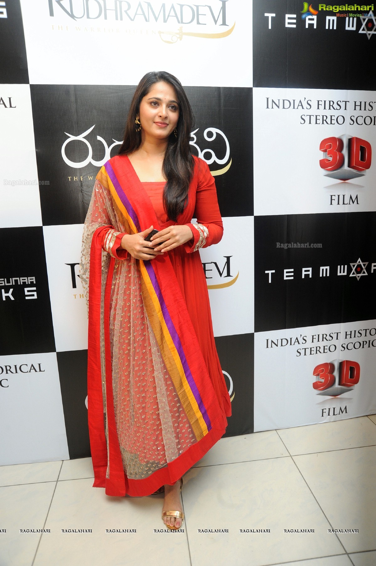 Anushka Shetty in Stylish Short Dress, Latest Frocks for G… | Flickr
