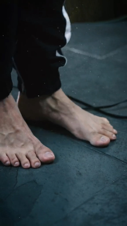 Jesús Sánchez's Feet << wikiFeet Men