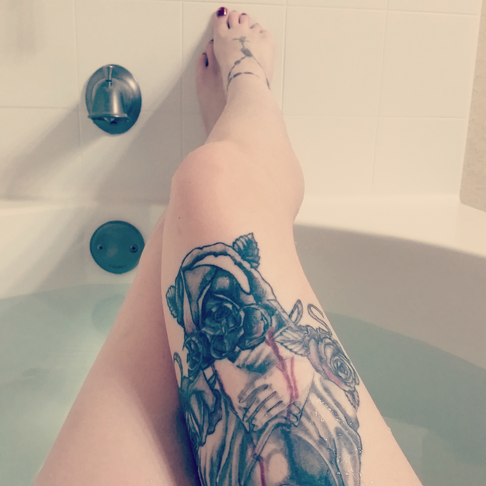 Arielle Aquinas's feet