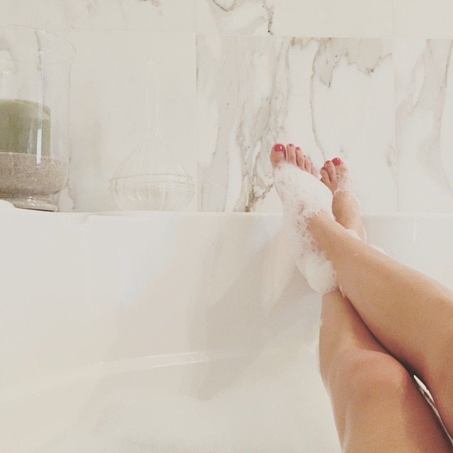 Arielle Charnas - Celebrity photo