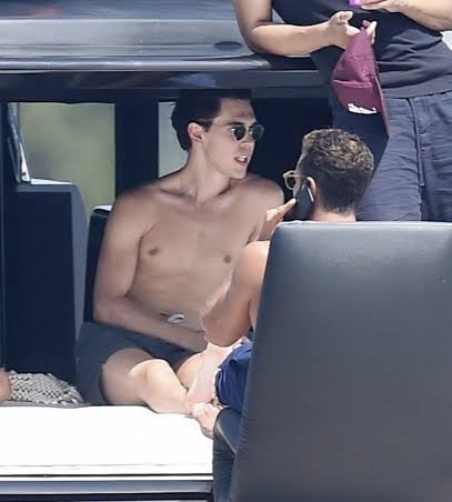 Austin Butler's feet