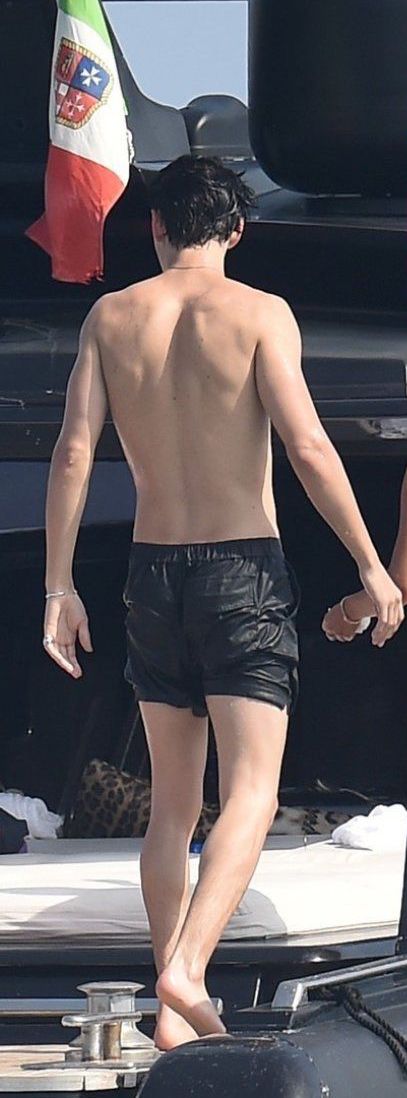 Austin Butler's feet