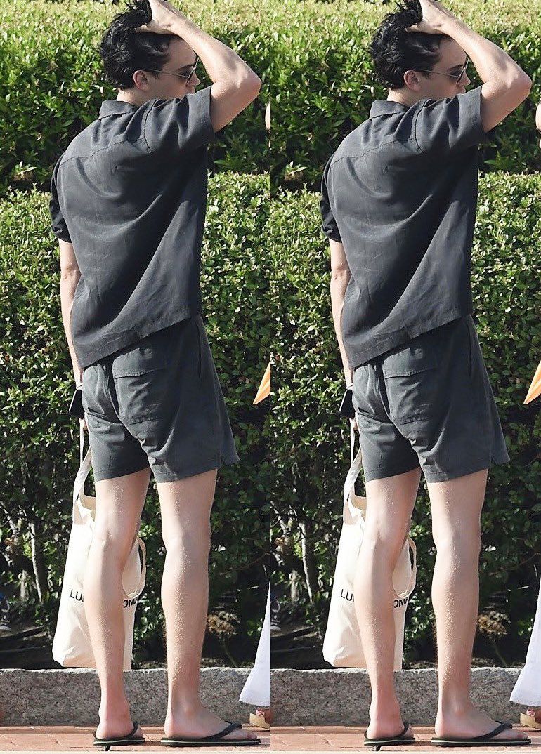 Austin Butler's feet