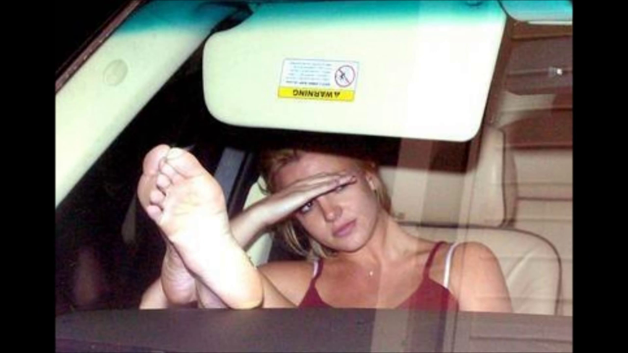 https://pics.wikifeet.com/Britney-Spears-Feet-1550793.jpg.