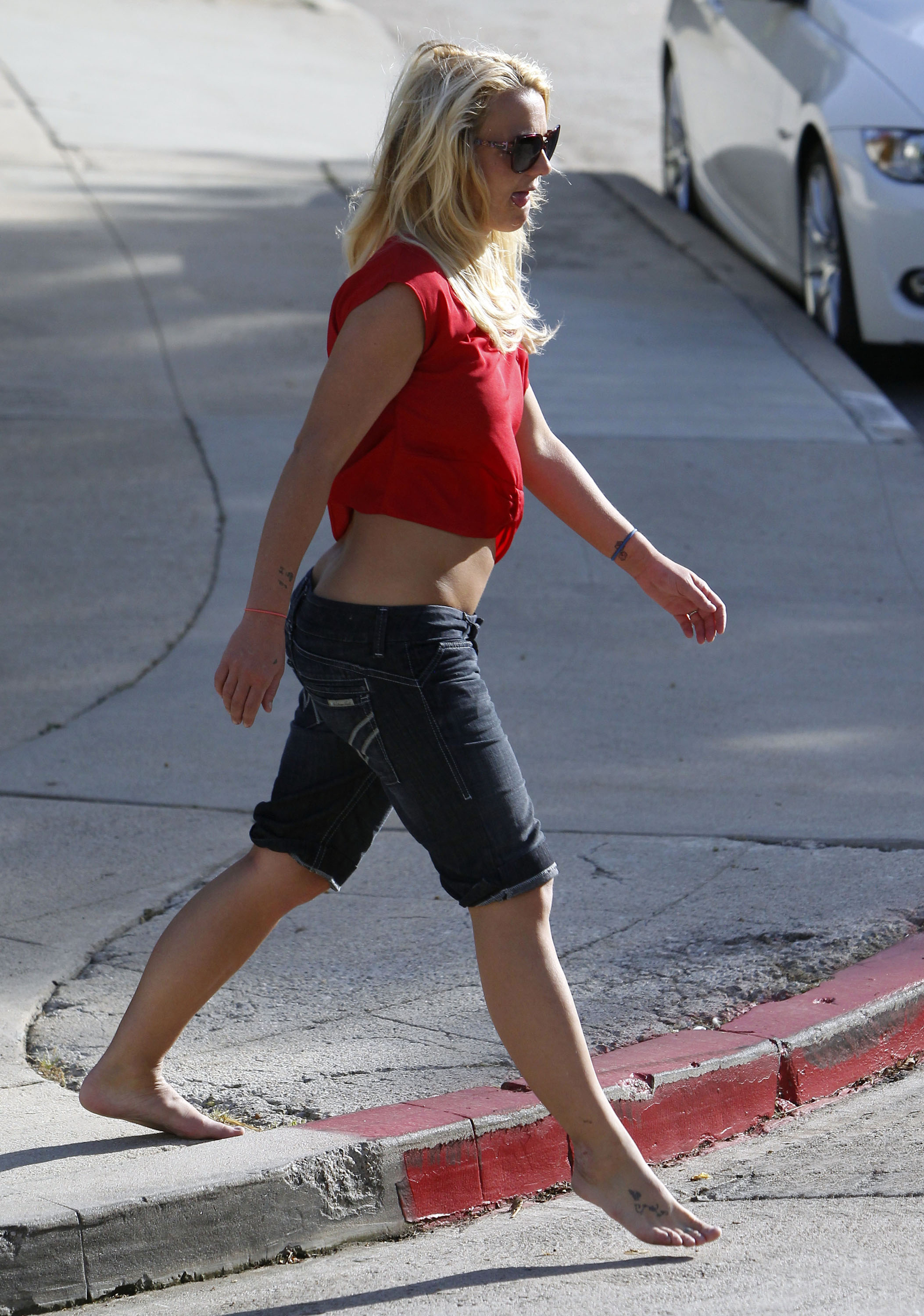 https://pics.wikifeet.com/Britney-Spears-Feet-3126592.jpg