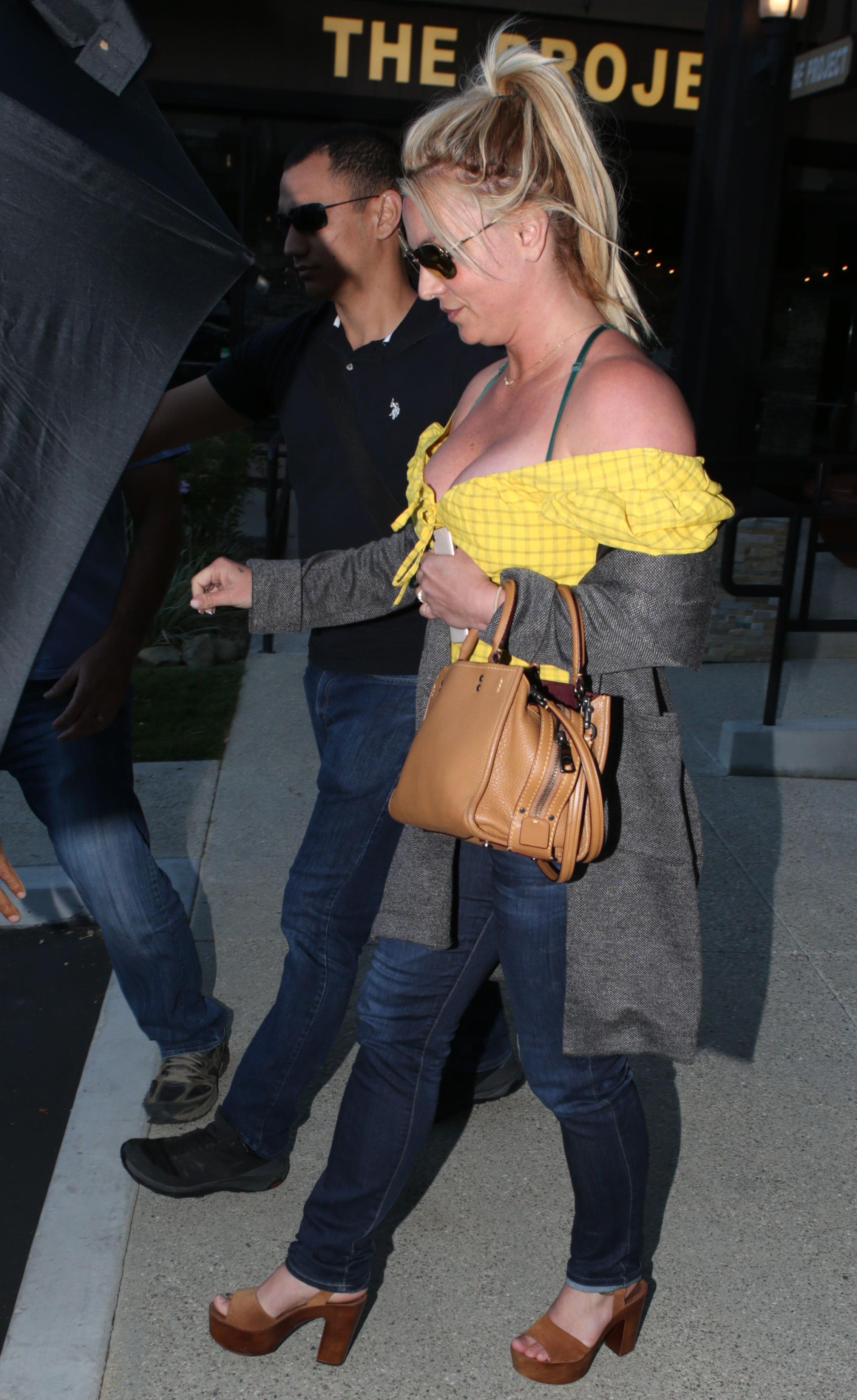 [Image: Britney-Spears-Feet-4233267.jpg]