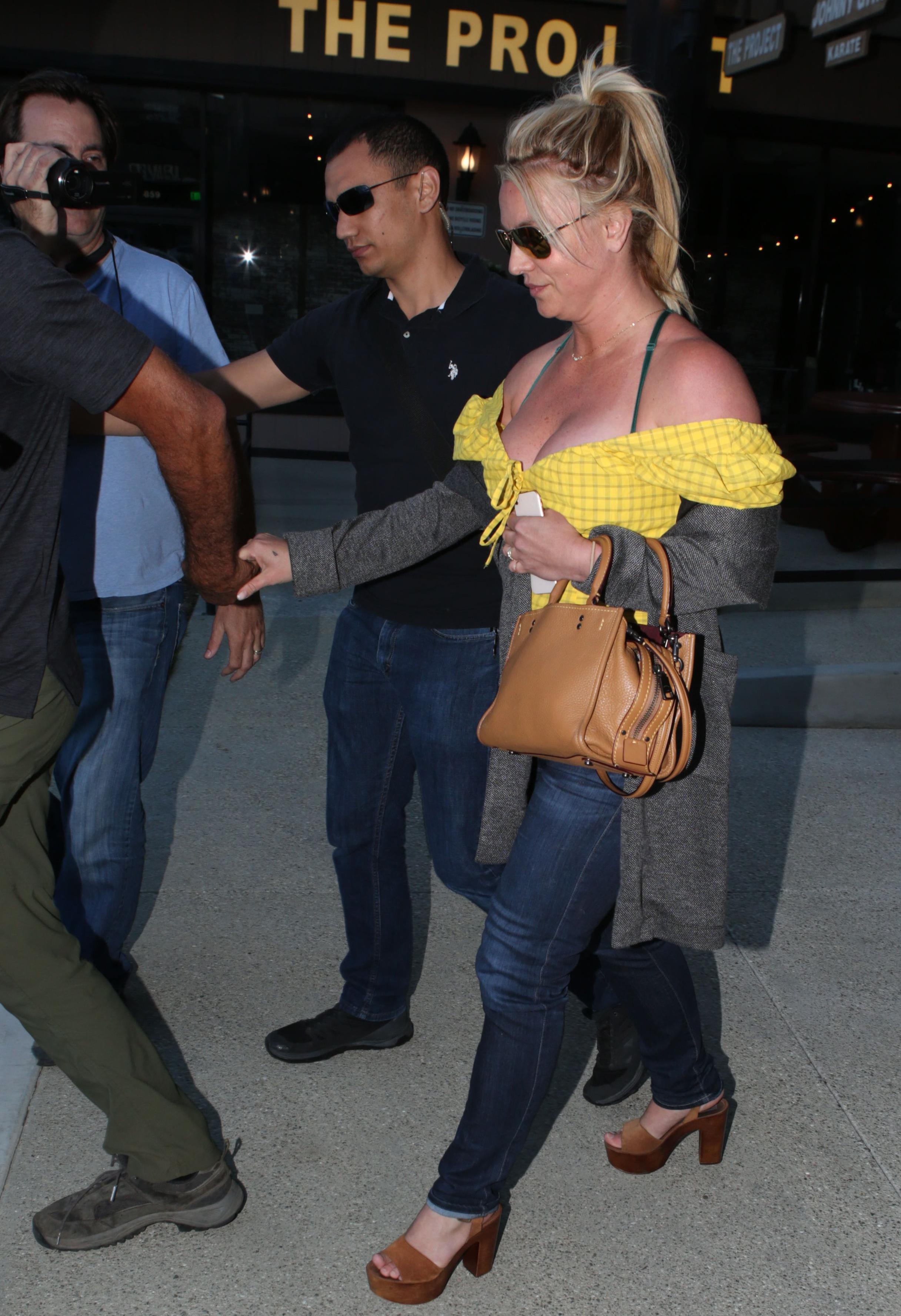 [Image: Britney-Spears-Feet-4233270.jpg]