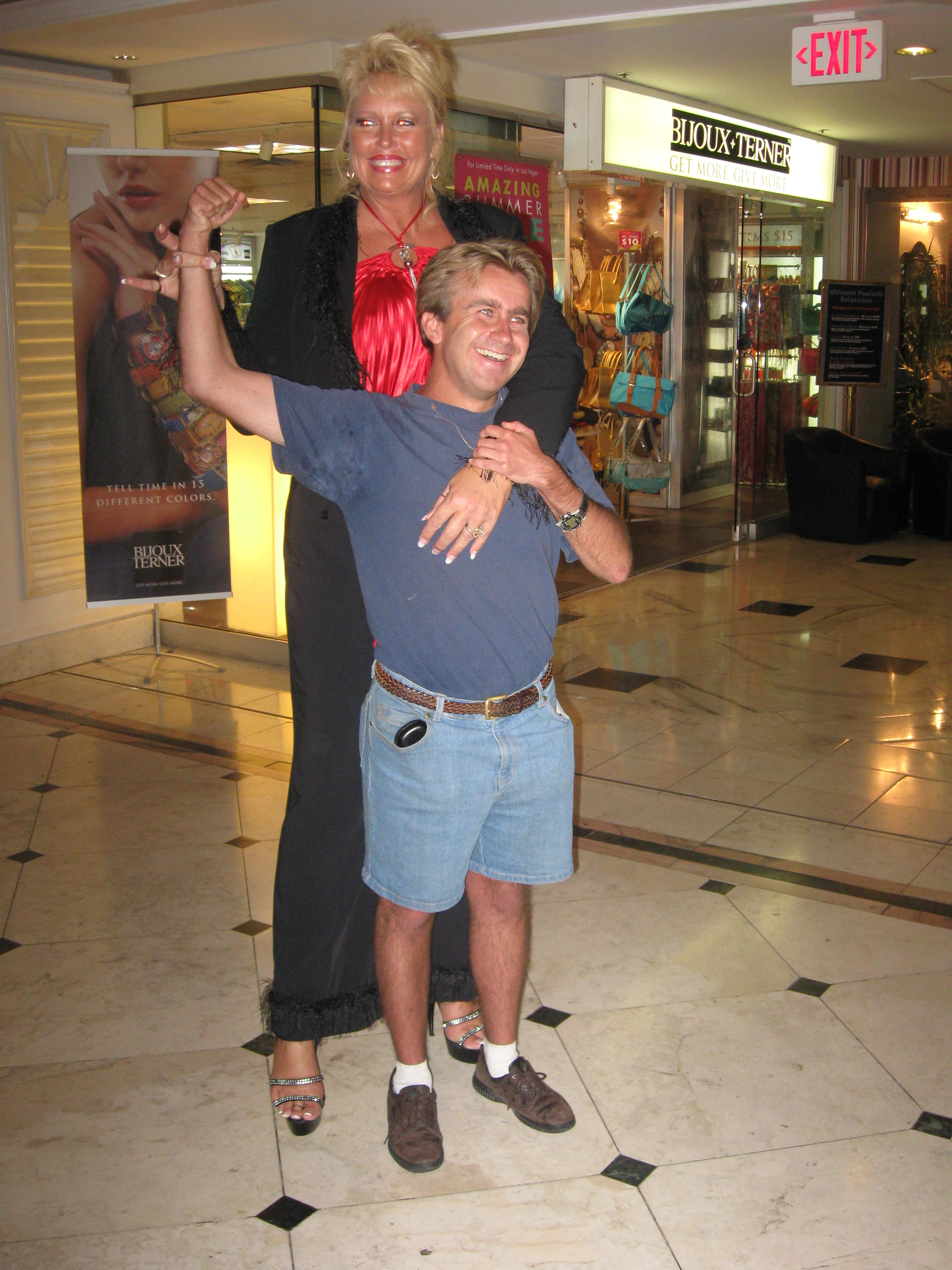 Bunny glamazon. Бенни гламазон. Tall Amazon Bunny Glamazon борьба. Bunny Glamazon фото. Bunny Glamazon рост