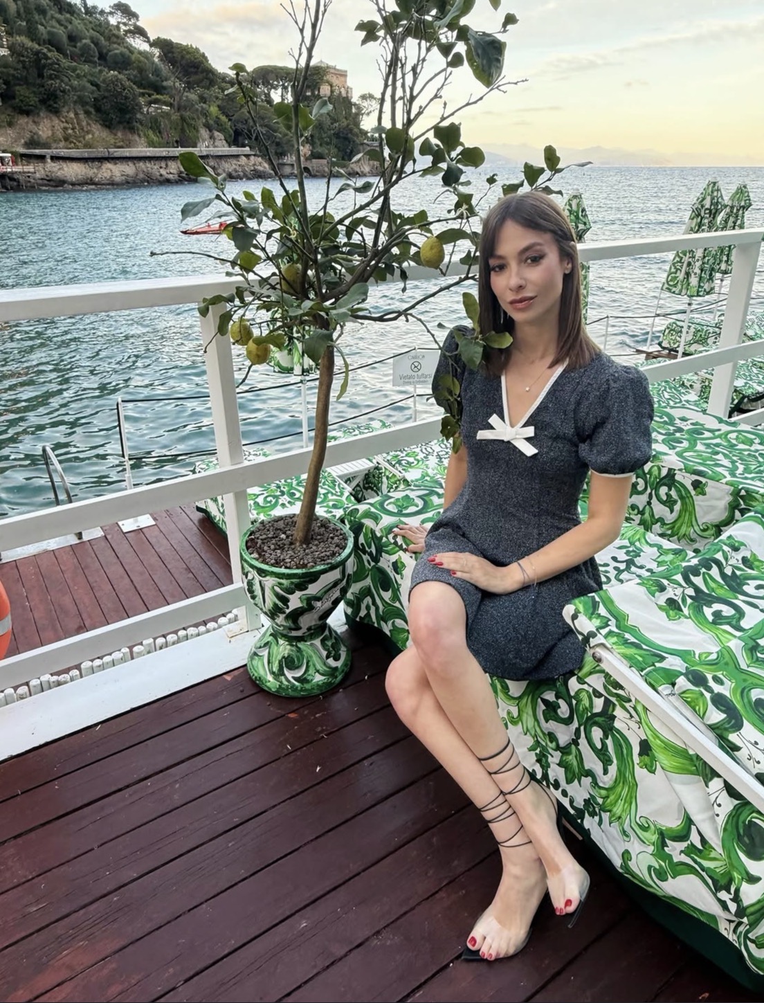 Feet of Camilla Ghini