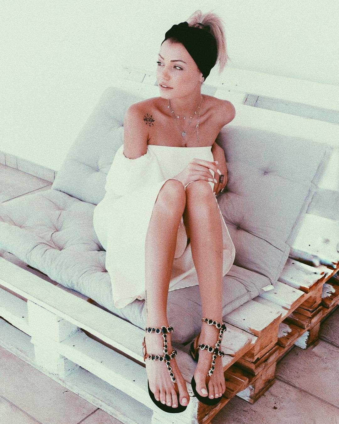 Feet of Camilla Mangiapelo