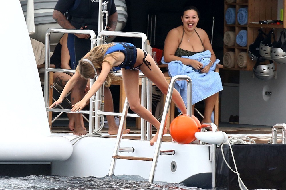 Cara Delevingne's Feet I piedi di Cara Delevingne Celebrities Feet 2024