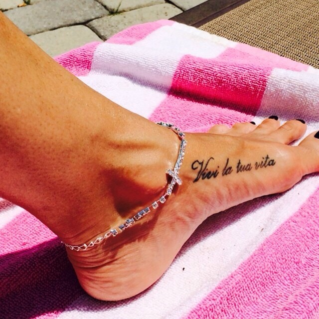 Carla Facciolo's Feet