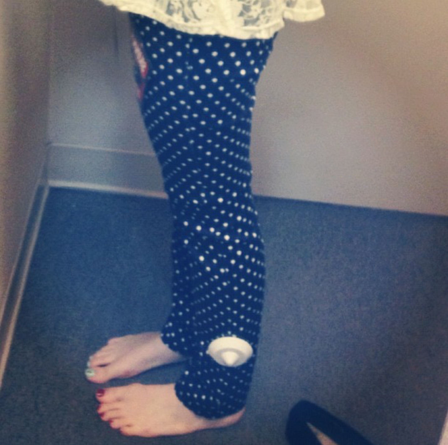 Feet of Carly Incontro