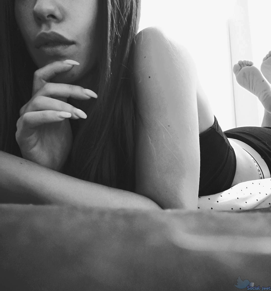 Feet of Claudia Nahum